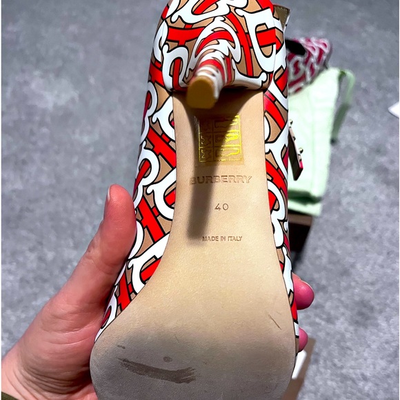 NEW- Authentic Burberry Monogram Wiltkin pump - Picture 5 of 5